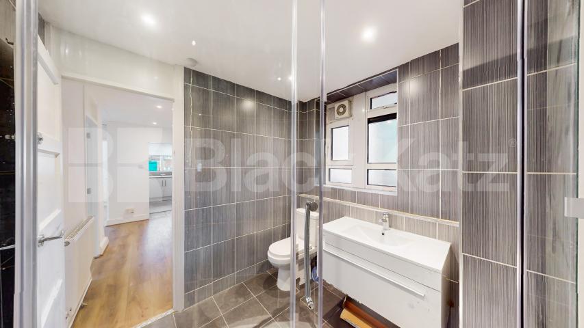 Newly refurbished three double bed flat in the heart of St Johns Wood St Johns Wood Road, St Johns Wood